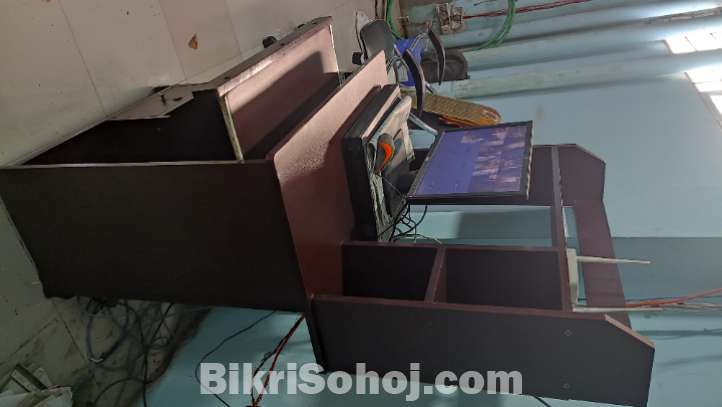 Computer desk (table)